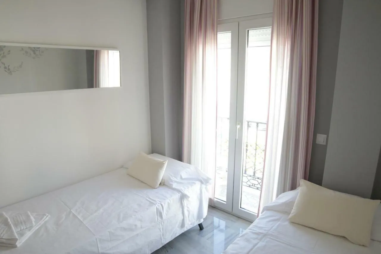 فندق Malaga Centro Puente Aurora 0*,  إسبانيا